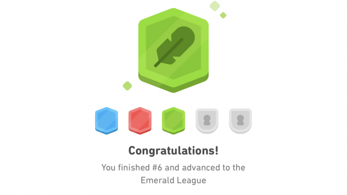 Una captura de pantalla de un premio o logro obtenido en la aplicación de aprendizaje de idiomas Duolingo.